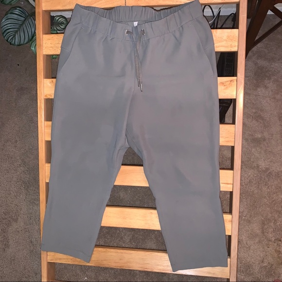 lululemon athletica Pants - Lululemon On the Fly Crop Woven